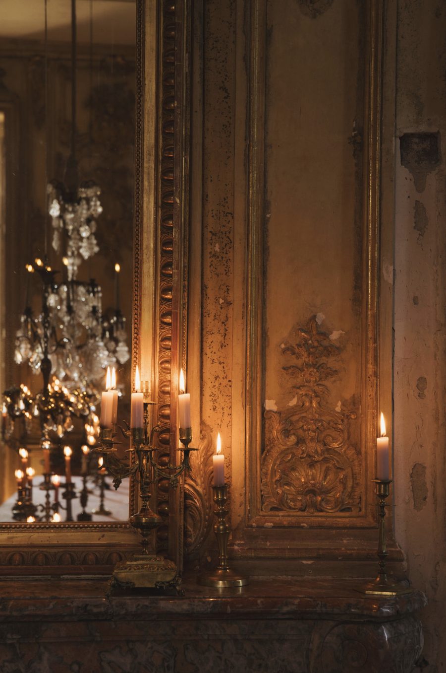 A salon by candlelight
