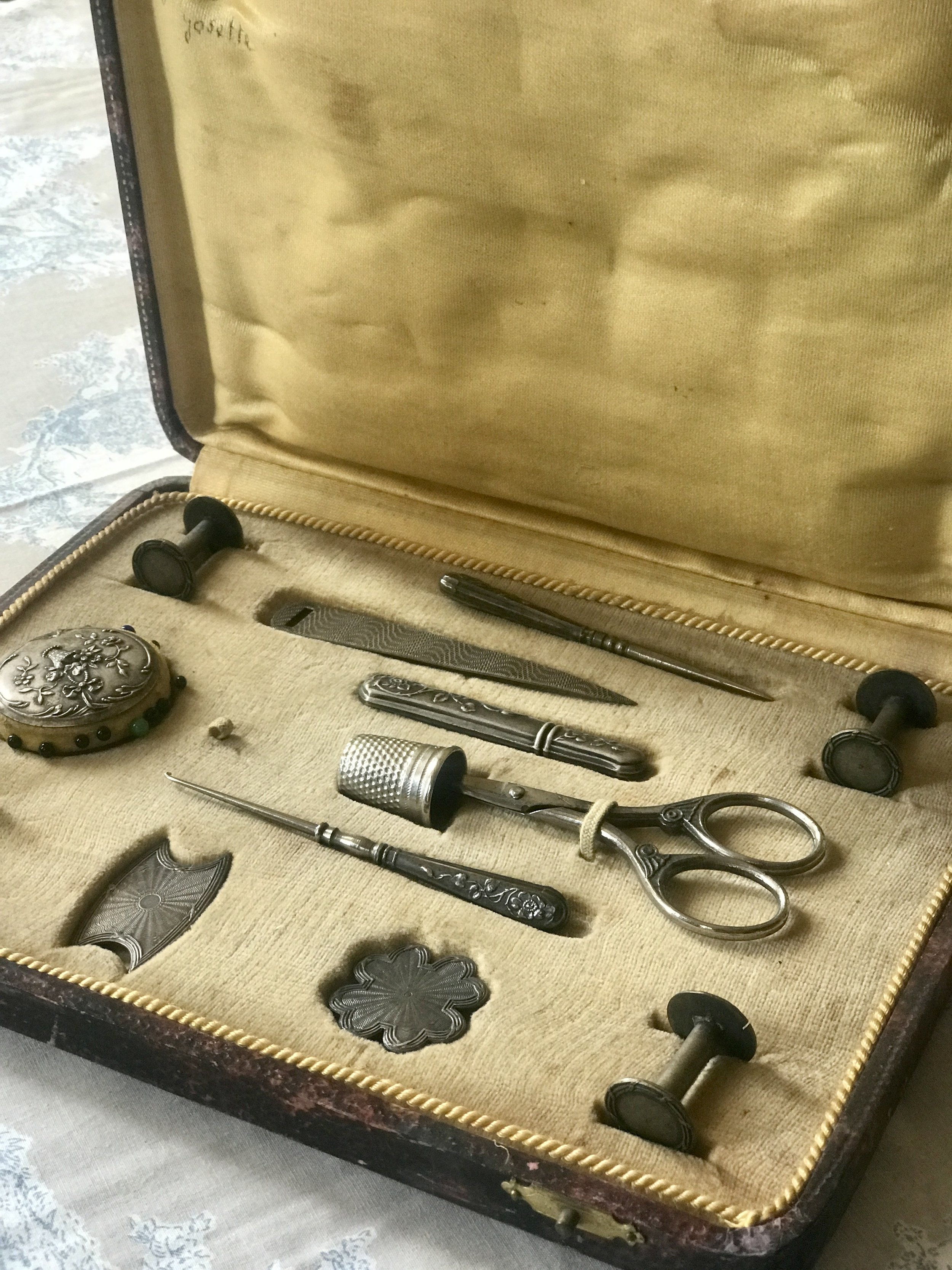 Immersive Artisan Workshops