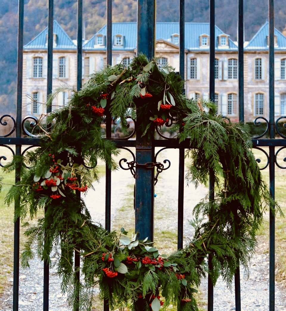 A wreath on the gates