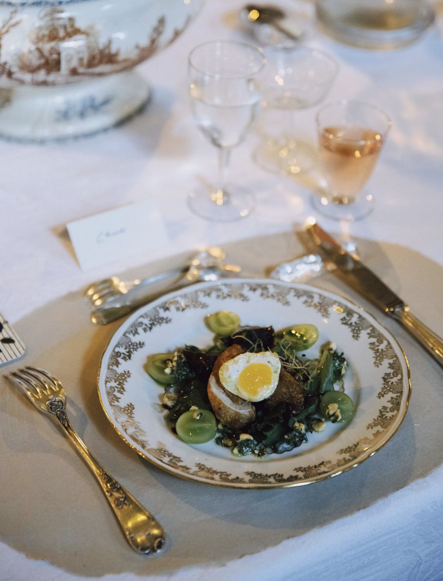A dish at the château table