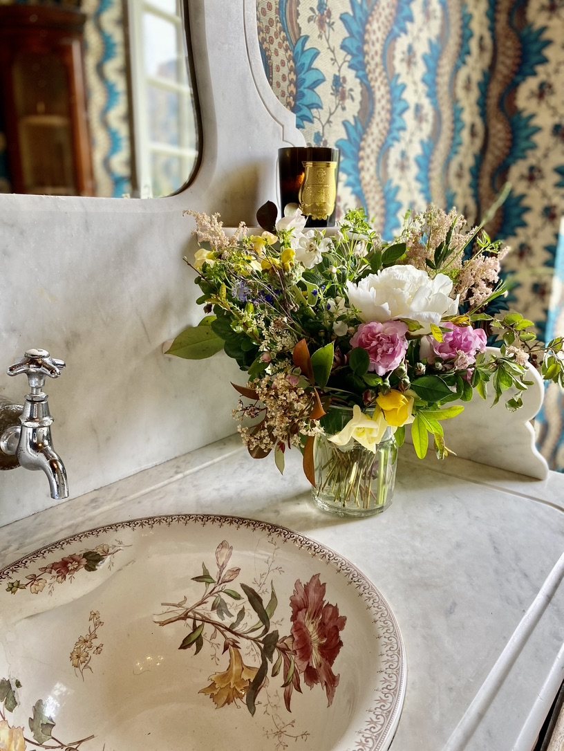 Flowers on the hand-painted basin