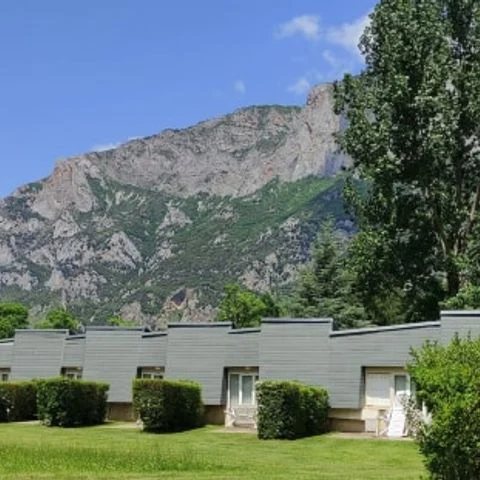 Les Gîtes de Beille under the cliff
