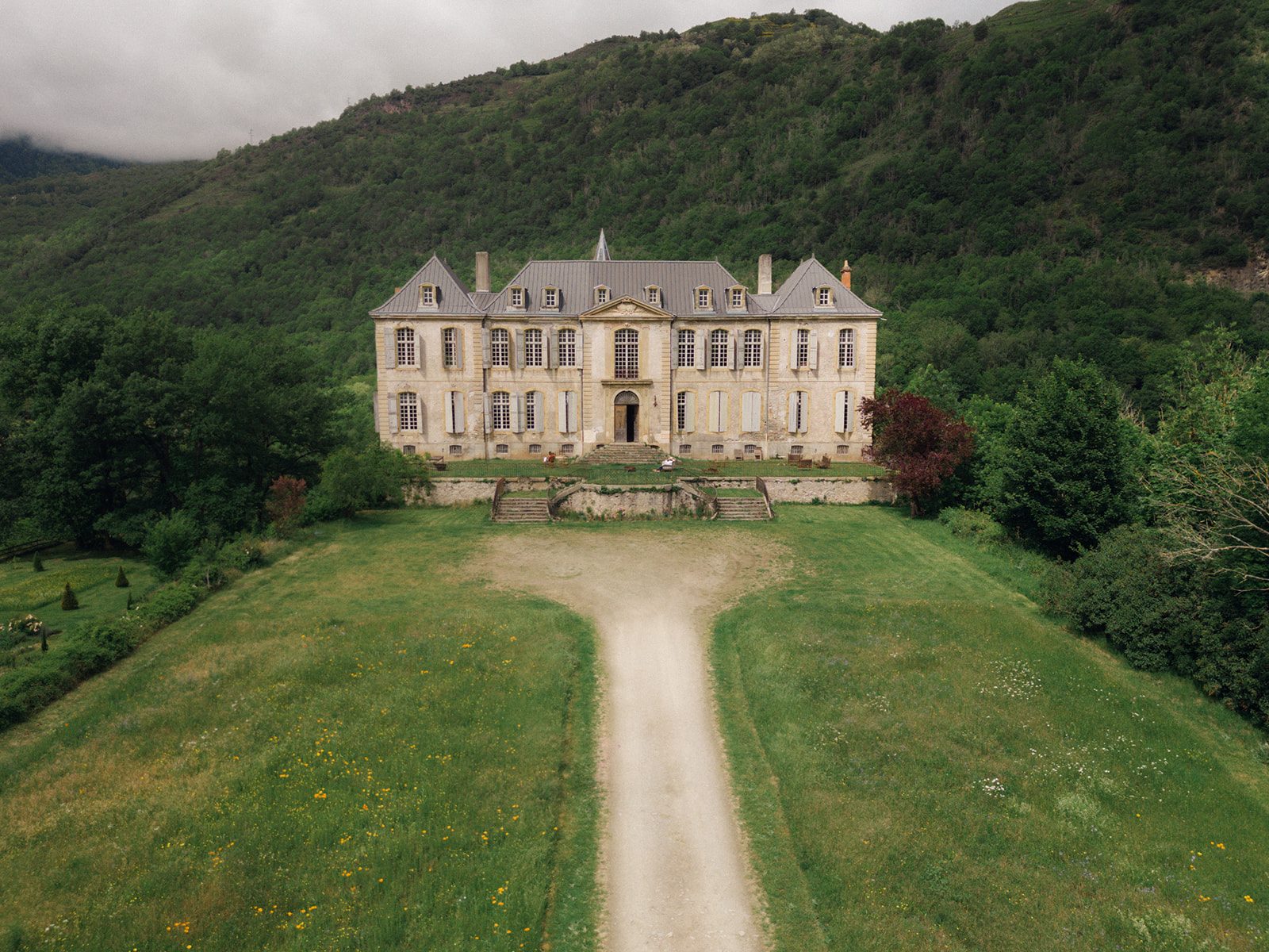 Down the drive to the château