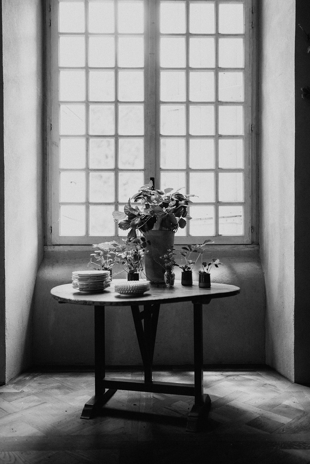 A window and a round table