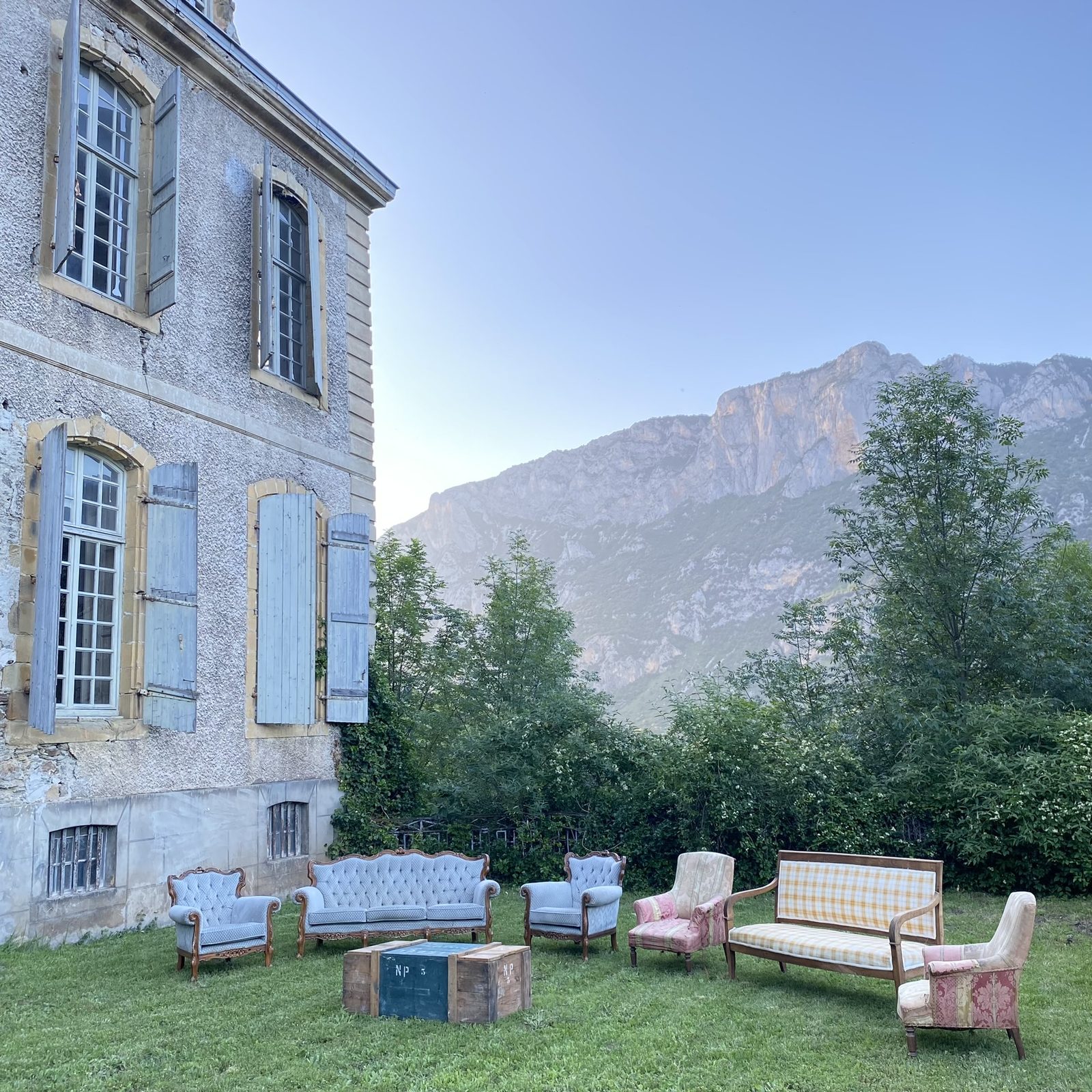 Sofas on the lawn, facing the mountains